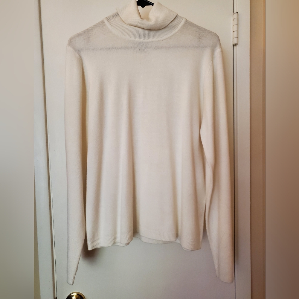 Women's long sleeve turtle neck top